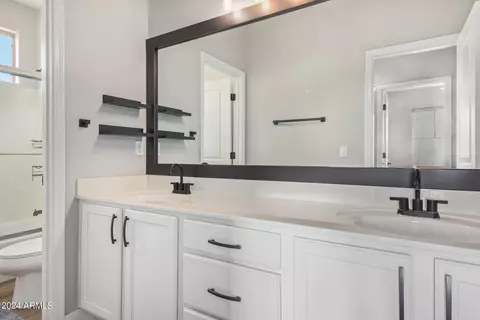 Bath - 3707 S Vineyard Ave, Gilbert, AZ 85297 photo 4 of 6