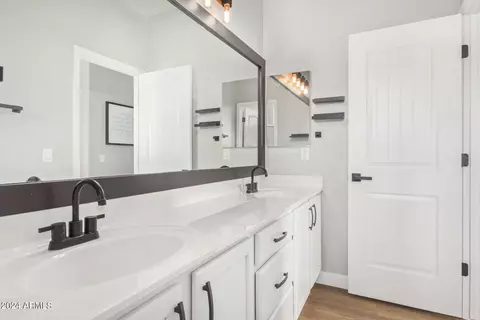 Bath - 3707 S Vineyard Ave, Gilbert, AZ 85297 photo 5 of 6