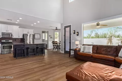 Living - 3707 S Vineyard Ave, Gilbert, AZ 85297 photo 4 of 7