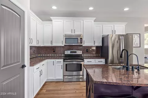 Kitchen - 3707 S Vineyard Ave, Gilbert, AZ 85297 photo 4 of 5