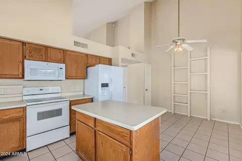 Kitchen - 3228 E Wildwood Dr, Phoenix, AZ 85048 photo 6 of 7