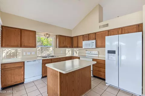 Kitchen - 3228 E Wildwood Dr, Phoenix, AZ 85048 photo 3 of 7