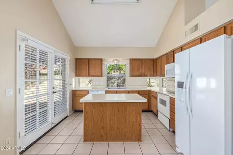 Kitchen - 3228 E Wildwood Dr, Phoenix, AZ 85048 photo 2 of 7