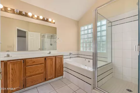 Bath - 3228 E Wildwood Dr, Phoenix, AZ 85048 photo 1 of 4