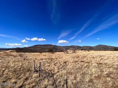 1100 S Iron Spring Rd # B, Skull Valley, AZ 86338