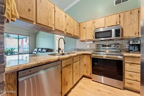 Kitchen - 1303 E Morrow Dr, Phoenix, AZ 85024 photo 3 of 7