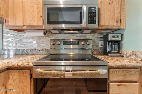 Kitchen - 1303 E Morrow Dr, Phoenix, AZ 85024 photo 6 of 7