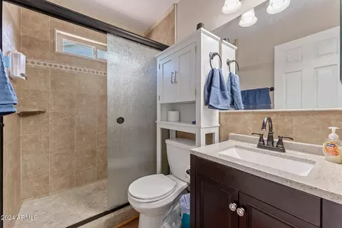 Bath - 1303 E Morrow Dr, Phoenix, AZ 85024 photo 4 of 4