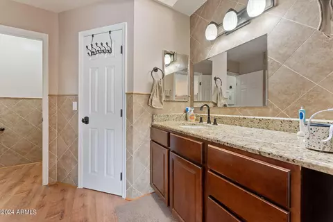 Bath - 1303 E Morrow Dr, Phoenix, AZ 85024 photo 1 of 4