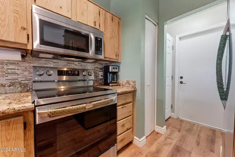 Kitchen - 1303 E Morrow Dr, Phoenix, AZ 85024 photo 5 of 7