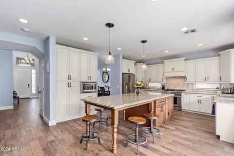 Kitchen - 9935 E Nopal Ave, Mesa, AZ 85209 photo 3 of 4