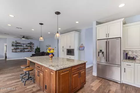 Kitchen - 9935 E Nopal Ave, Mesa, AZ 85209 photo 4 of 4