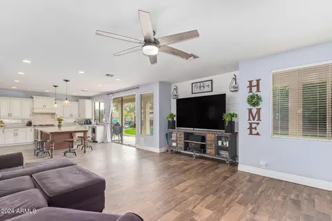 Living - 9935 E Nopal Ave, Mesa, AZ 85209 photo 3 of 6