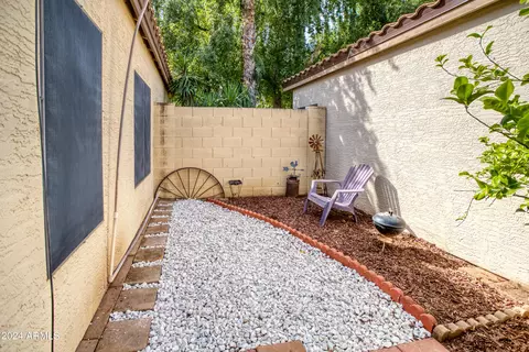Exterior - 968 E Hearne Way, Gilbert, AZ 85234 photo 5 of 8