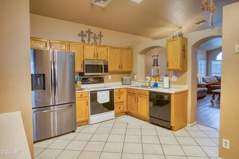 Kitchen - 968 E Hearne Way, Gilbert, AZ 85234 photo 1 of 2
