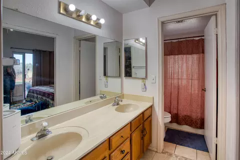 Bath - 968 E Hearne Way, Gilbert, AZ 85234 photo 1 of 1