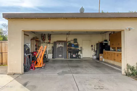 Exterior - 968 E Hearne Way, Gilbert, AZ 85234 photo 7 of 8