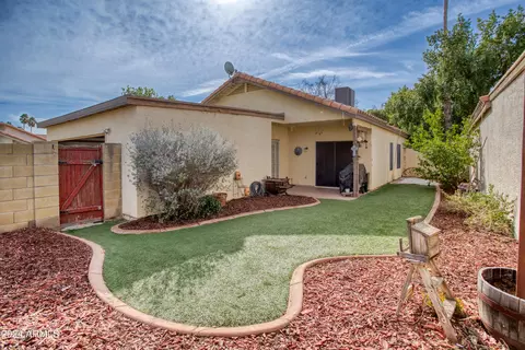 Exterior - 968 E Hearne Way, Gilbert, AZ 85234 photo 4 of 8