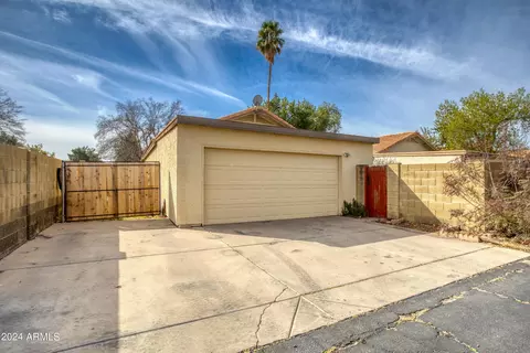 Exterior - 968 E Hearne Way, Gilbert, AZ 85234 photo 6 of 8