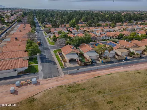 View/Area - 968 E Hearne Way, Gilbert, AZ 85234 photo 3 of 9