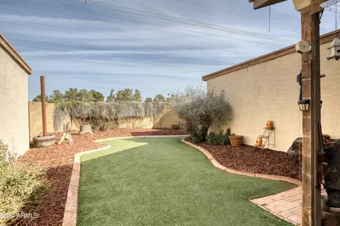 Exterior - 968 E Hearne Way, Gilbert, AZ 85234 photo 3 of 8