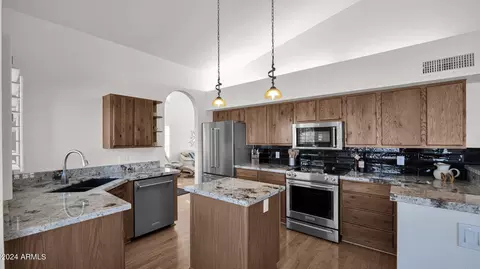Kitchen - 3926 E Goldfinch Gate Ln, Phoenix, AZ 85044 photo 1 of 4