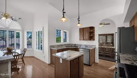 Kitchen - 3926 E Goldfinch Gate Ln, Phoenix, AZ 85044 photo 2 of 4