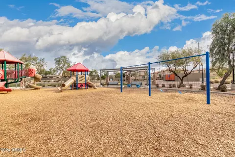 View/Area - 4457 S Squires Ln, Gilbert, AZ 85297 photo 2 of 5