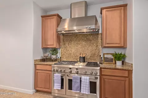 Kitchen - 4457 S Squires Ln, Gilbert, AZ 85297 photo 3 of 6