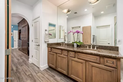 Bath - 3935 E Rough Rider Rd #1007, Phoenix, AZ 85050 photo 2 of 4