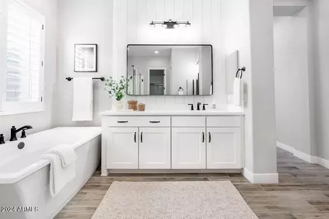 Bath - 5909 E Redmont Dr, Mesa, AZ 85215 photo 2 of 5