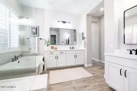 Bath - 5909 E Redmont Dr, Mesa, AZ 85215 photo 3 of 5