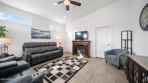 724 Emerald Dr, Apache Junction, AZ 85119
