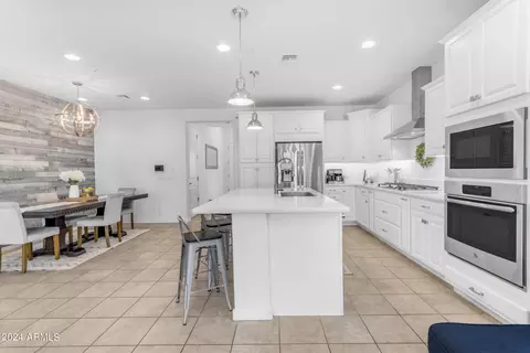Kitchen - 1893 S Henry Ln, Gilbert, AZ 85295 photo 4 of 9