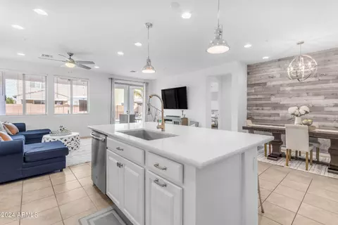 Kitchen - 1893 S Henry Ln, Gilbert, AZ 85295 photo 6 of 9