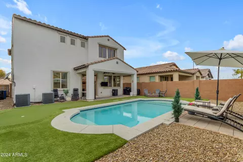 Exterior - 1893 S Henry Ln, Gilbert, AZ 85295 photo 9 of 17