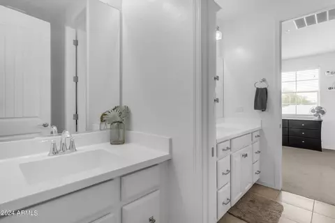 Bath - 1893 S Henry Ln, Gilbert, AZ 85295 photo 8 of 11