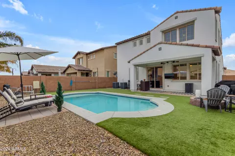 Exterior - 1893 S Henry Ln, Gilbert, AZ 85295 photo 7 of 17
