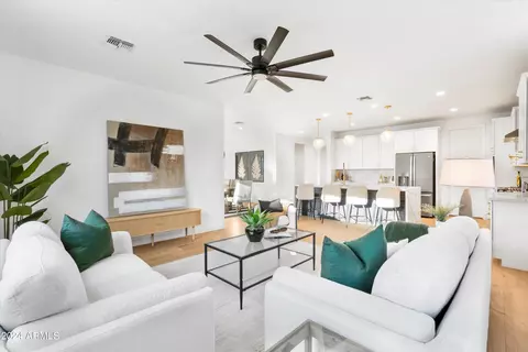Living - 3616 S 78th Dr, Phoenix, AZ 85043 photo 1 of 2