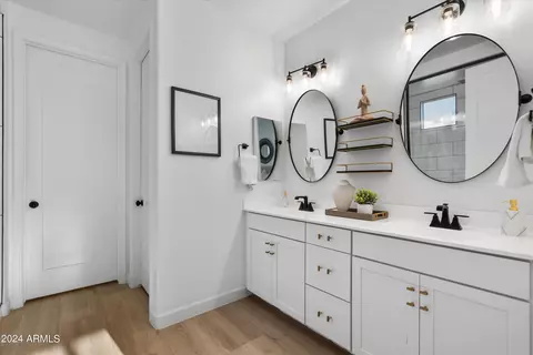 Bath - 3616 S 78th Dr, Phoenix, AZ 85043 photo 1 of 5