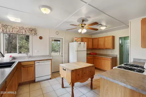 5749 Pine Knot Dr, Happy Jack, AZ 86024