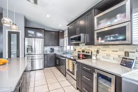 Kitchen - 3325 E Ford Ave, Gilbert, AZ 85234 photo 3 of 4