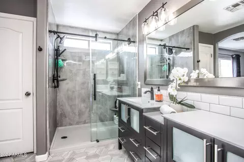 Bath - 3325 E Ford Ave, Gilbert, AZ 85234 photo 2 of 3
