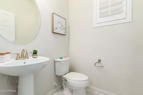 Bath - 2319 W Mark Ln, Phoenix, AZ 85085 photo 1 of 4