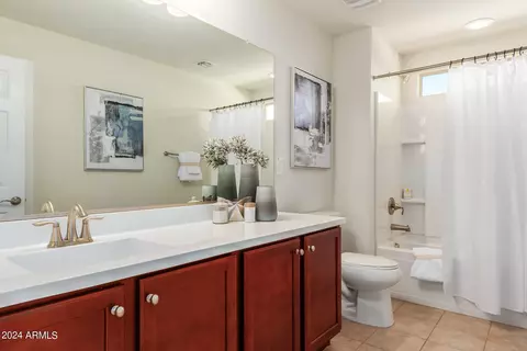 Bath - 2319 W Mark Ln, Phoenix, AZ 85085 photo 4 of 4