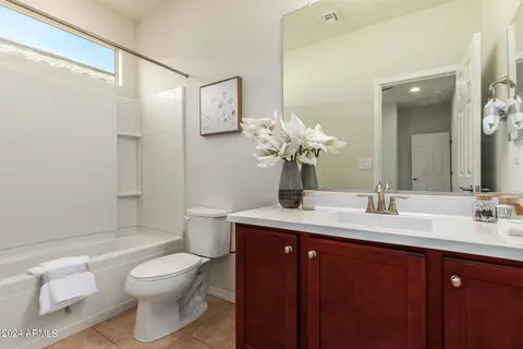 Bath - 2319 W Mark Ln, Phoenix, AZ 85085 photo 3 of 4