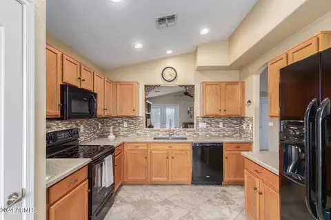 Kitchen - 3879 E Derringer Way, Gilbert, AZ 85297 photo 3 of 5