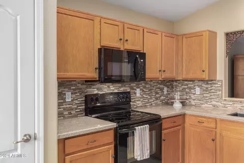 Kitchen - 3879 E Derringer Way, Gilbert, AZ 85297 photo 4 of 5