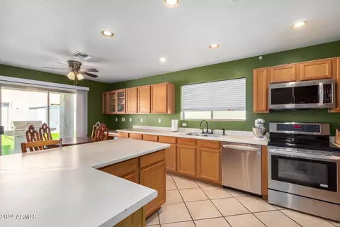 Kitchen - 9024 E Plana Ave, Mesa, AZ 85212 photo 3 of 5