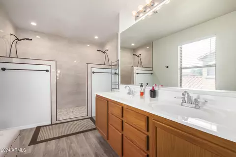 Bath - 9024 E Plana Ave, Mesa, AZ 85212 photo 2 of 4